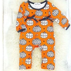NWT - Girls Fall Halloween Romper Pumpkins and bows - Size 3-6 month